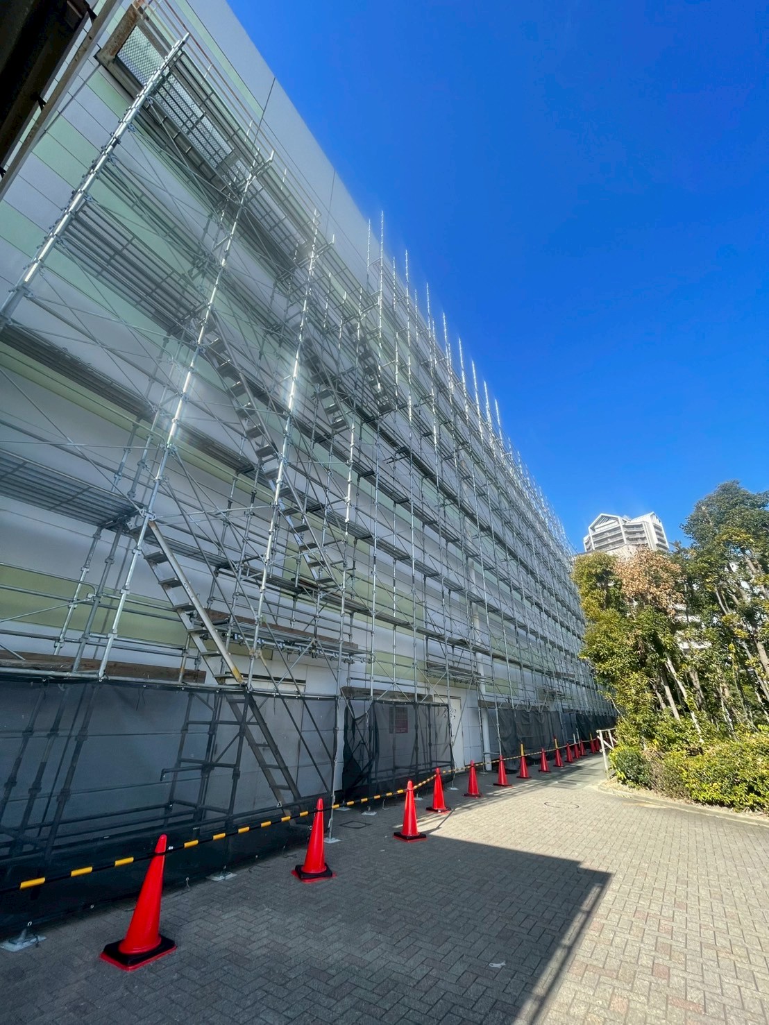 LINE_ALBUM_大型修繕工事足場_250402_9