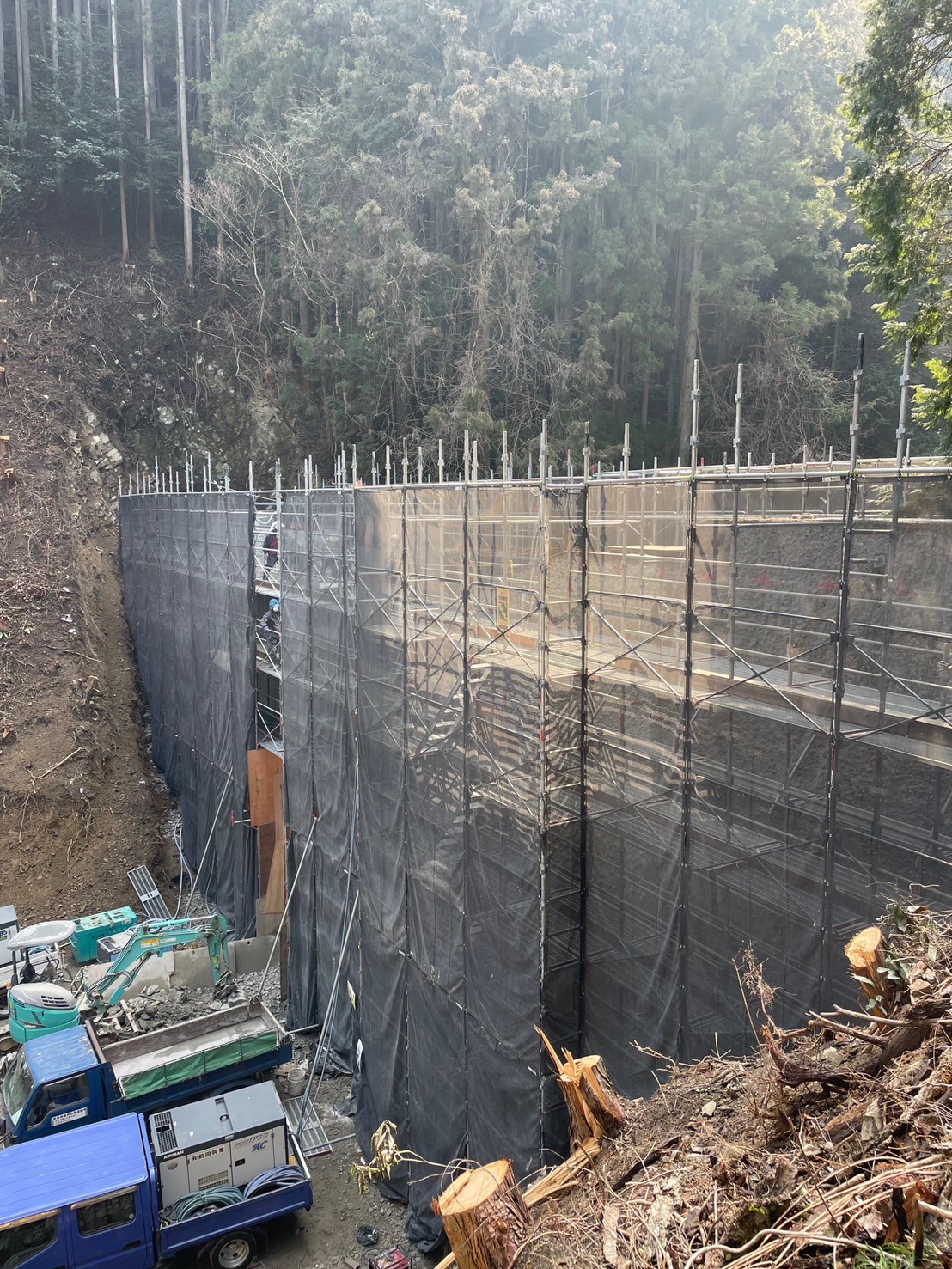 LINE_ALBUM_河川堰堤工事足場_250402_3