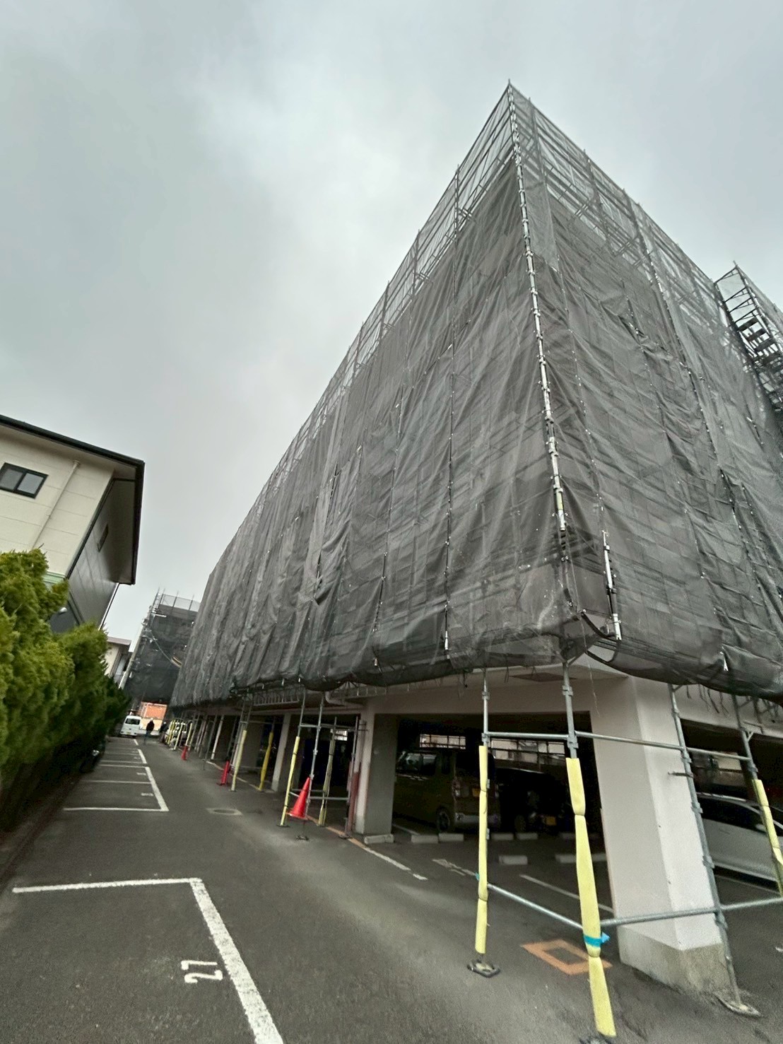 LINE_ALBUM_集合住宅修繕工事足場_250402_2